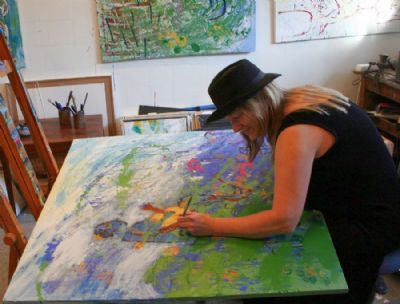 Lotte i Atelier Lk-kunst.dk